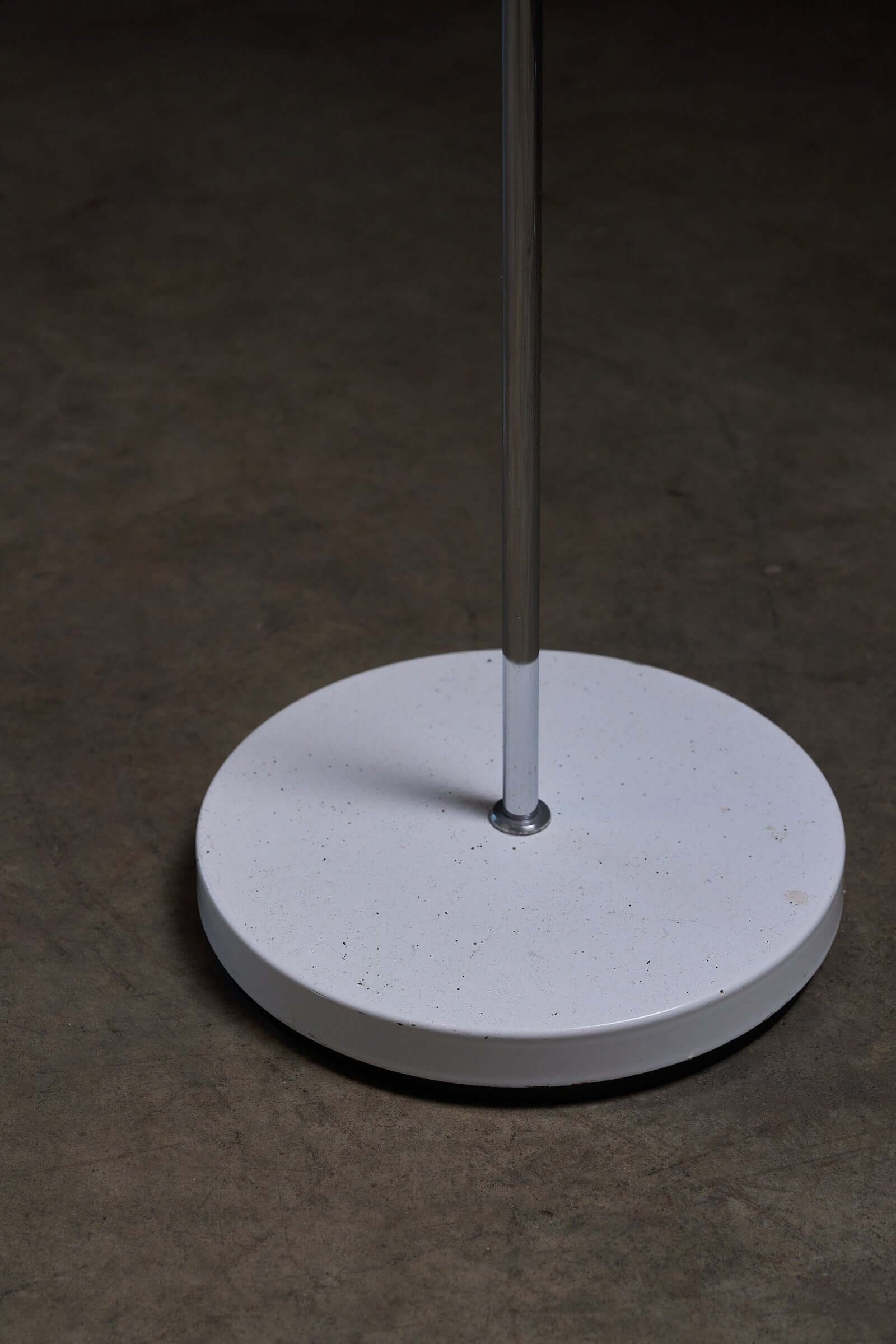 Base of an Adjustable Floor Lamp in White Enamel and Chrome, 1970s with a circular white base and chrome pole.