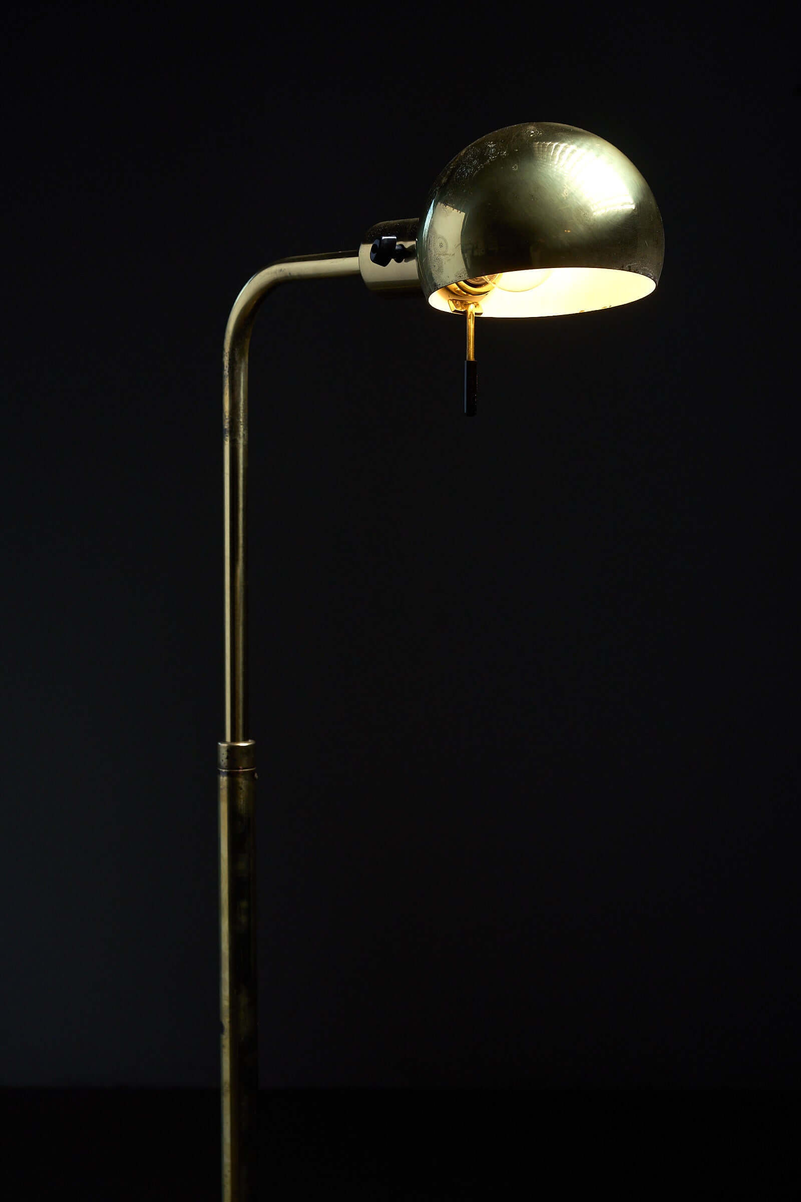 Metalarte floor lamp in polished brass, 1970s with a hemispherical shade and refined design.
