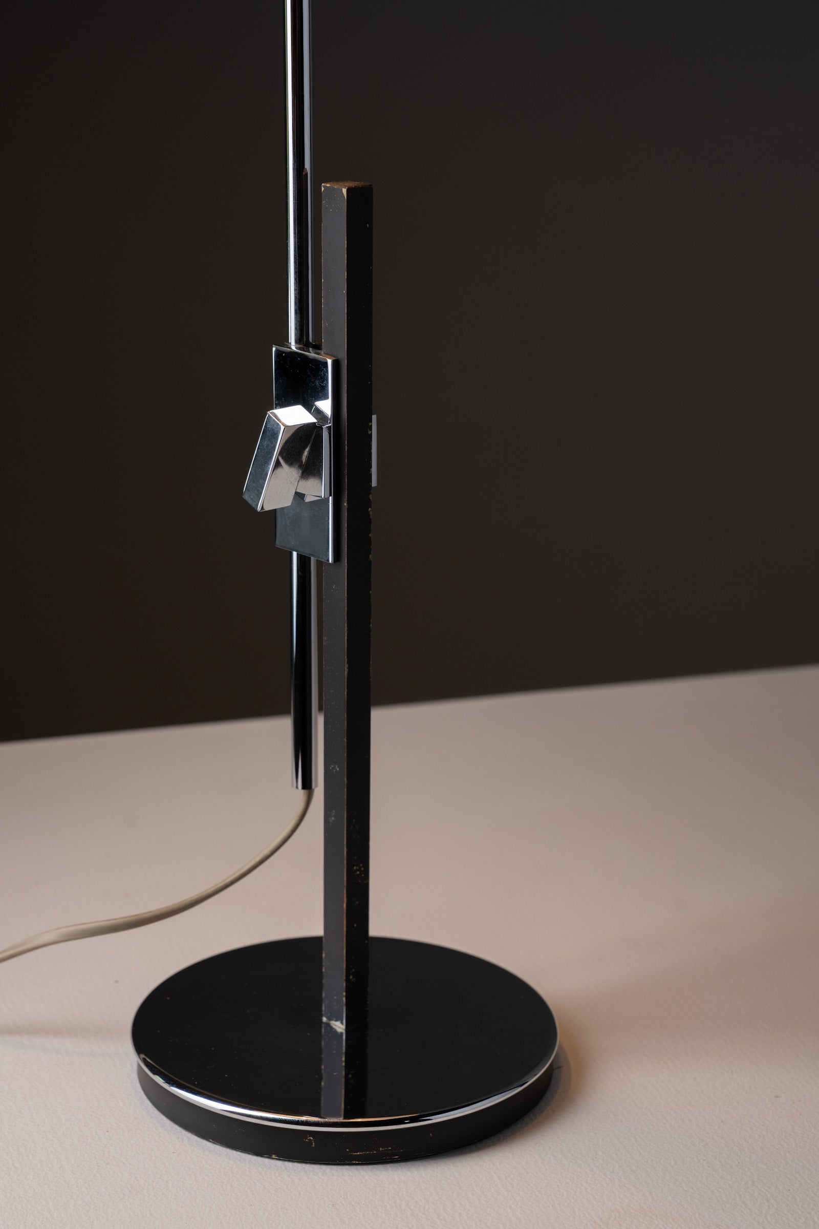 Adjustable Anthracite Table Lamp in Chrome, 1970s featuring a tubular chrome frame and dark lacquered shade.