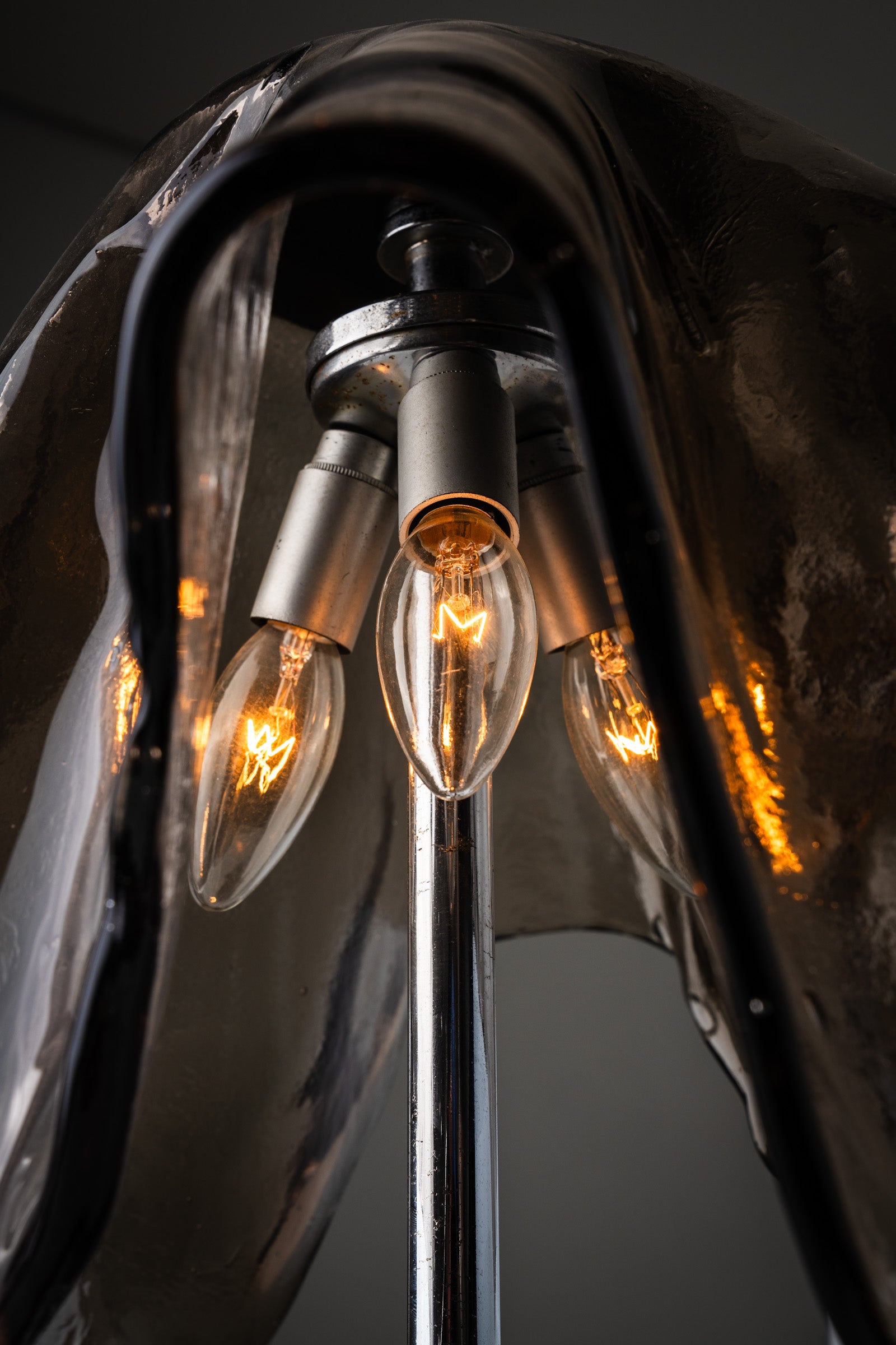 Carlo Nason for Mazzega Fazzoletto Table Lamp, 1970s with three bulbs and a sculptural smoked glass shade.