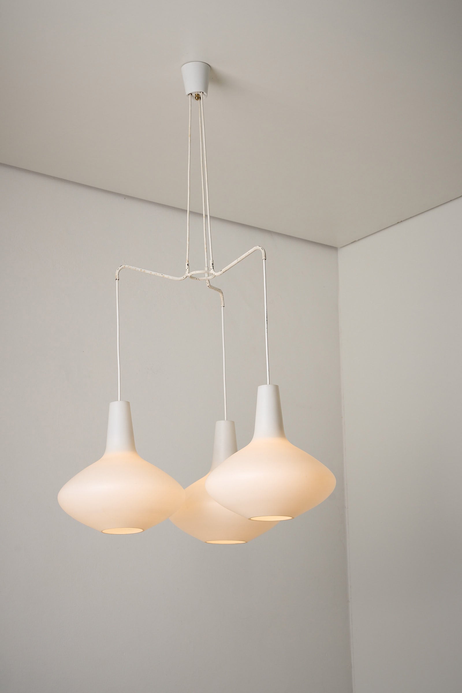 Johansson-Pape “Bulbo” chandelier for Stockmann Orno, Finland, 1950s featuring three opaline glass pendants.