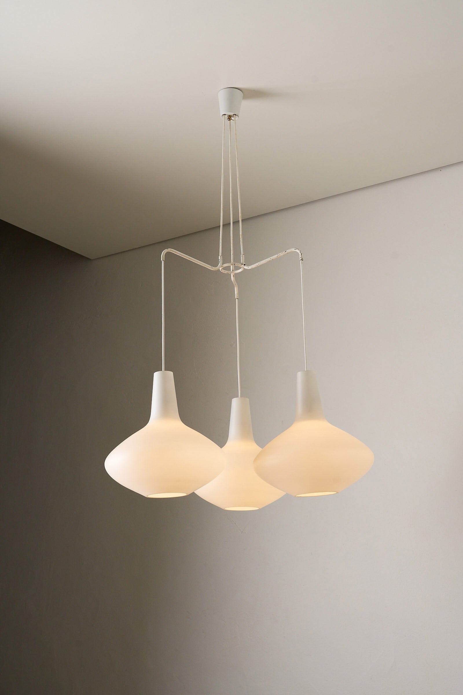 Johansson-Pape “Bulbo” chandelier for Stockmann Orno, Finland, 1950s with three opaline glass globes.