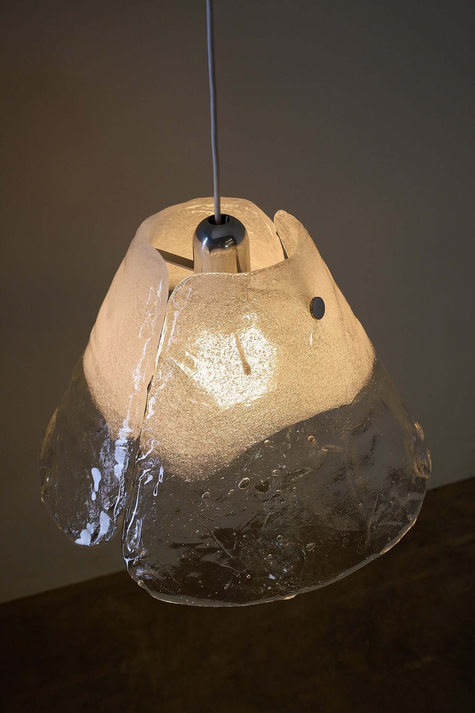 Carlo Nason Two-Tone Glass Chandelier, White, a stunning pendant lamp in Murano glass from the 1970s.