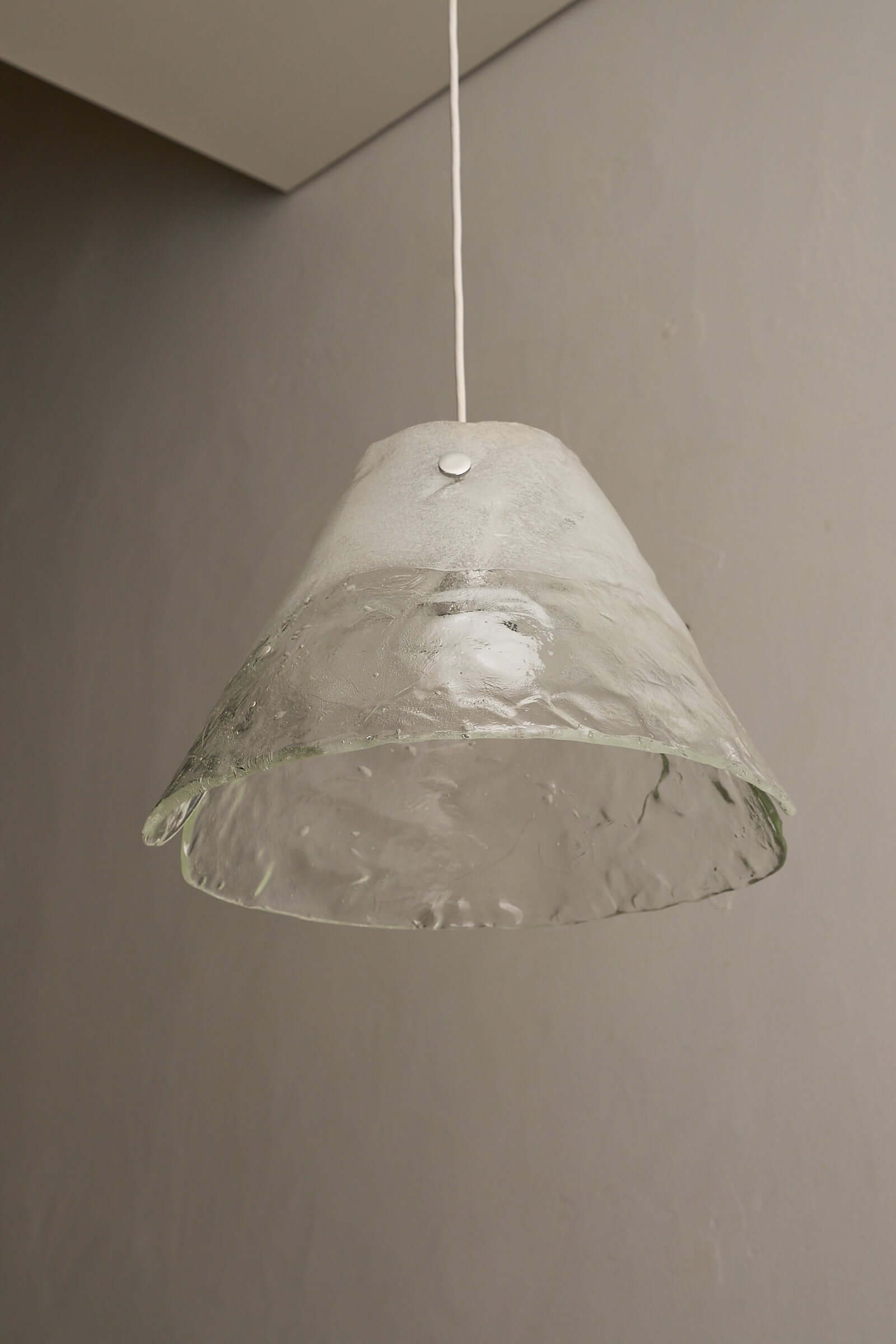 Carlo Nason Two-Tone Glass Chandelier, White hanging pendant lamp in Murano glass and brass, 1970s design.