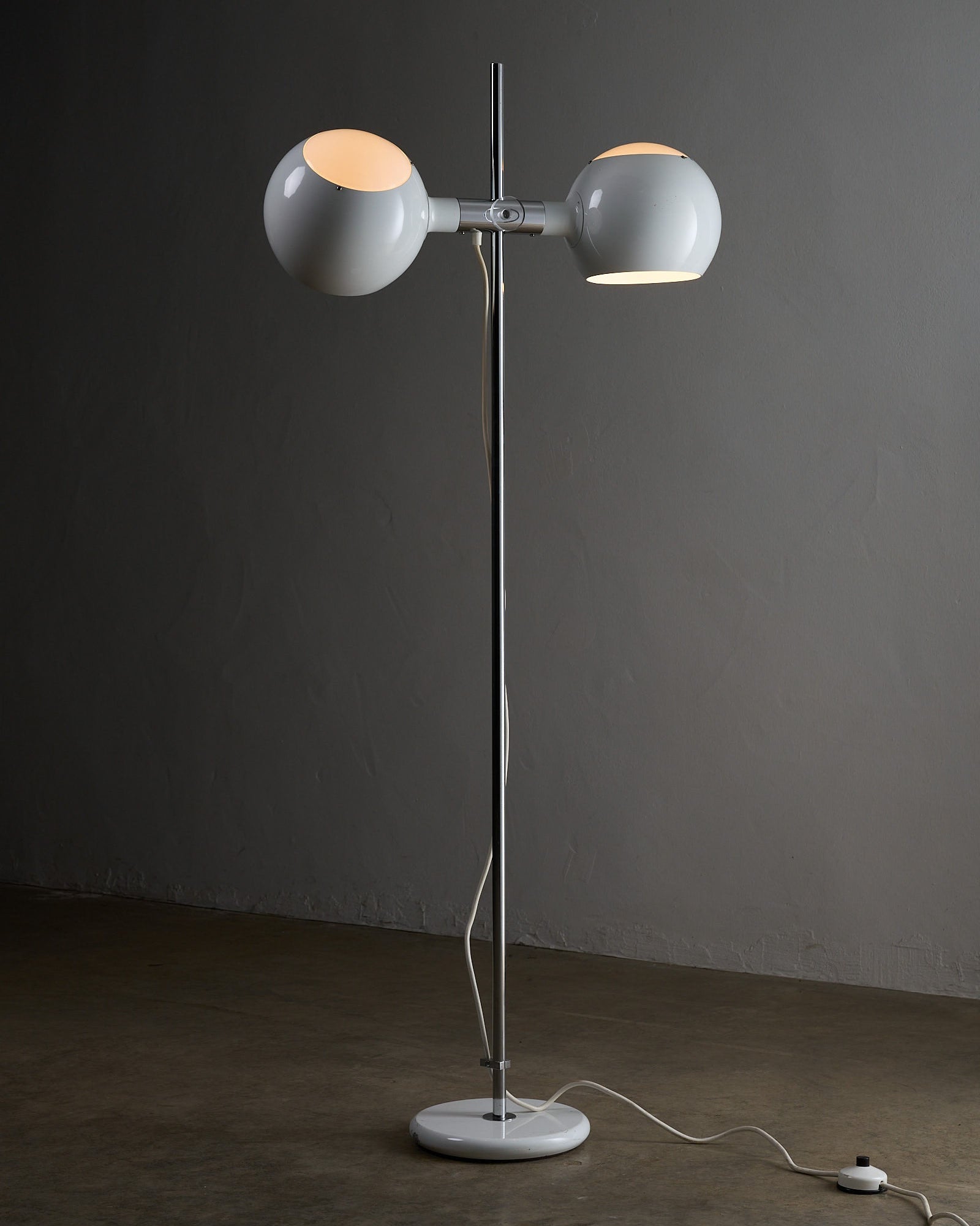 White Double-Sphere Floor Lamp with Diffuser featuring two adjustable spheres on a chrome base.