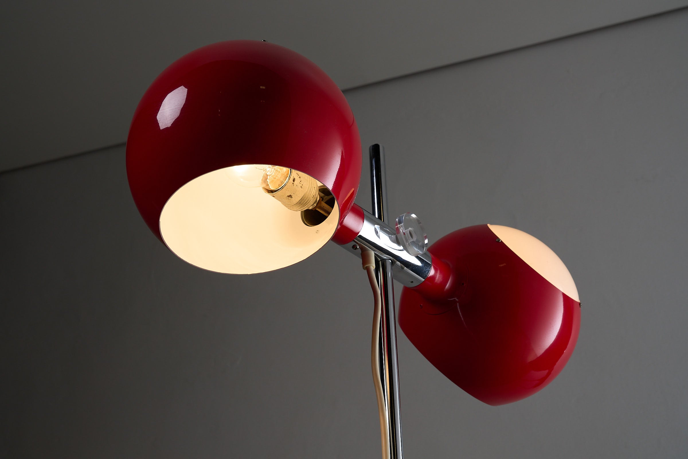 Red Double-Sphere Floor Lamp with Diffuser showcasing two lacquered spheres and chromed steel stem.