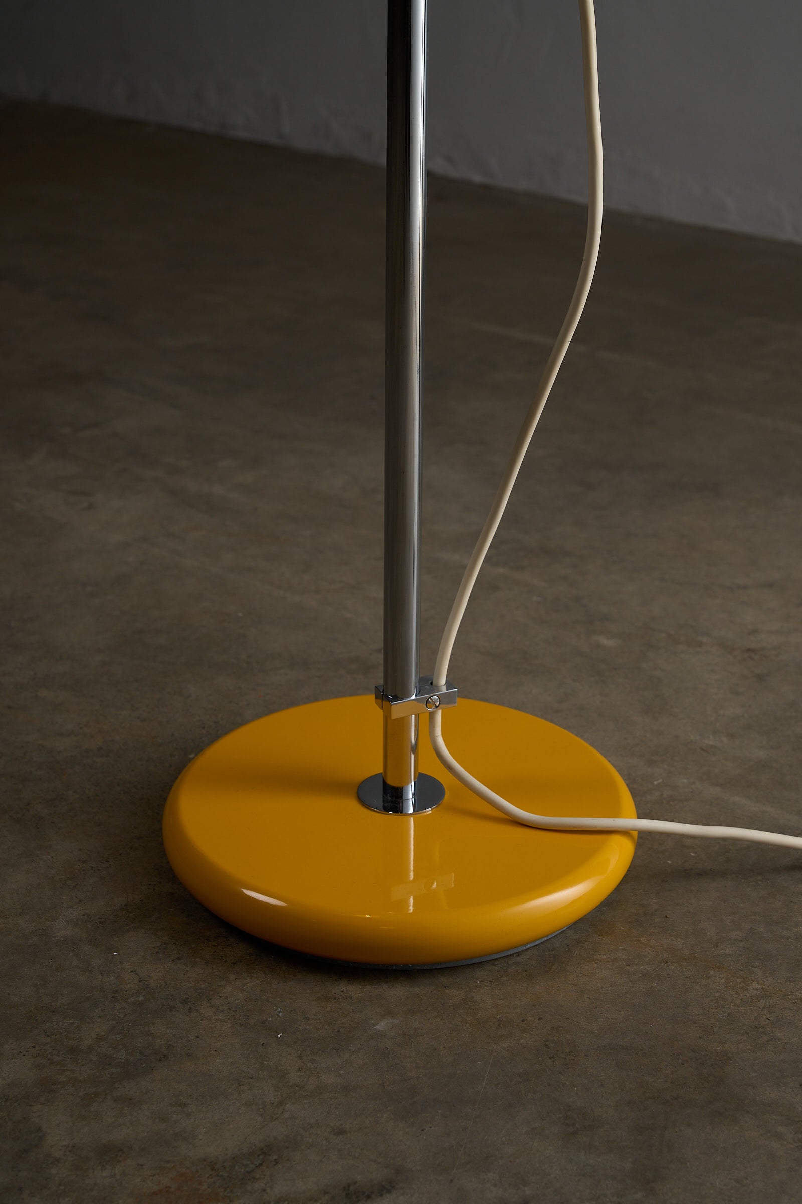 Yellow Sphere Floor Lamp with Diffuser base detail showing yellow lacquered metal base and chromed steel stem.