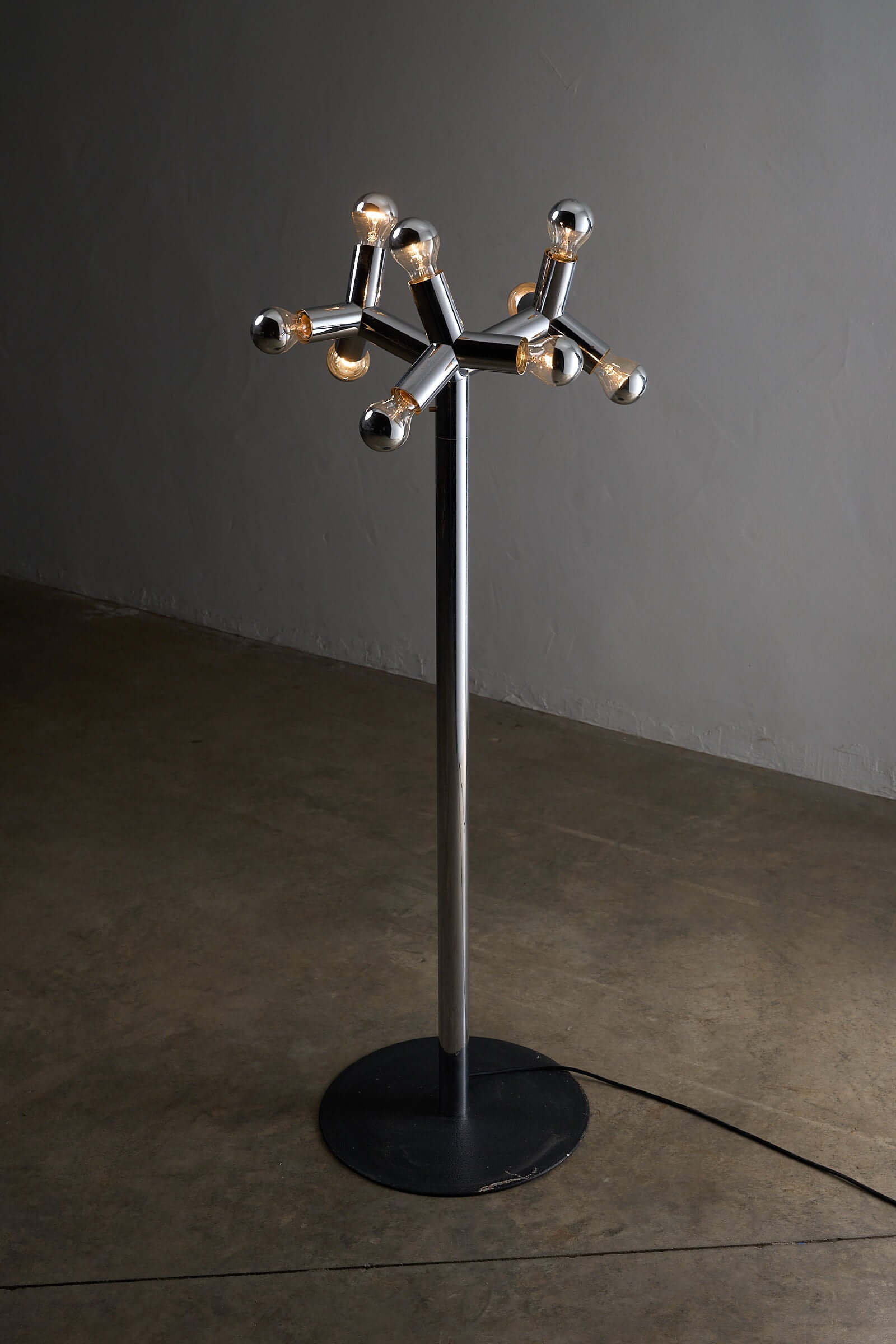 Space Age Atomic Floor Lamp showcasing a unique sculptural design in polished chrome, perfect for retro décor.