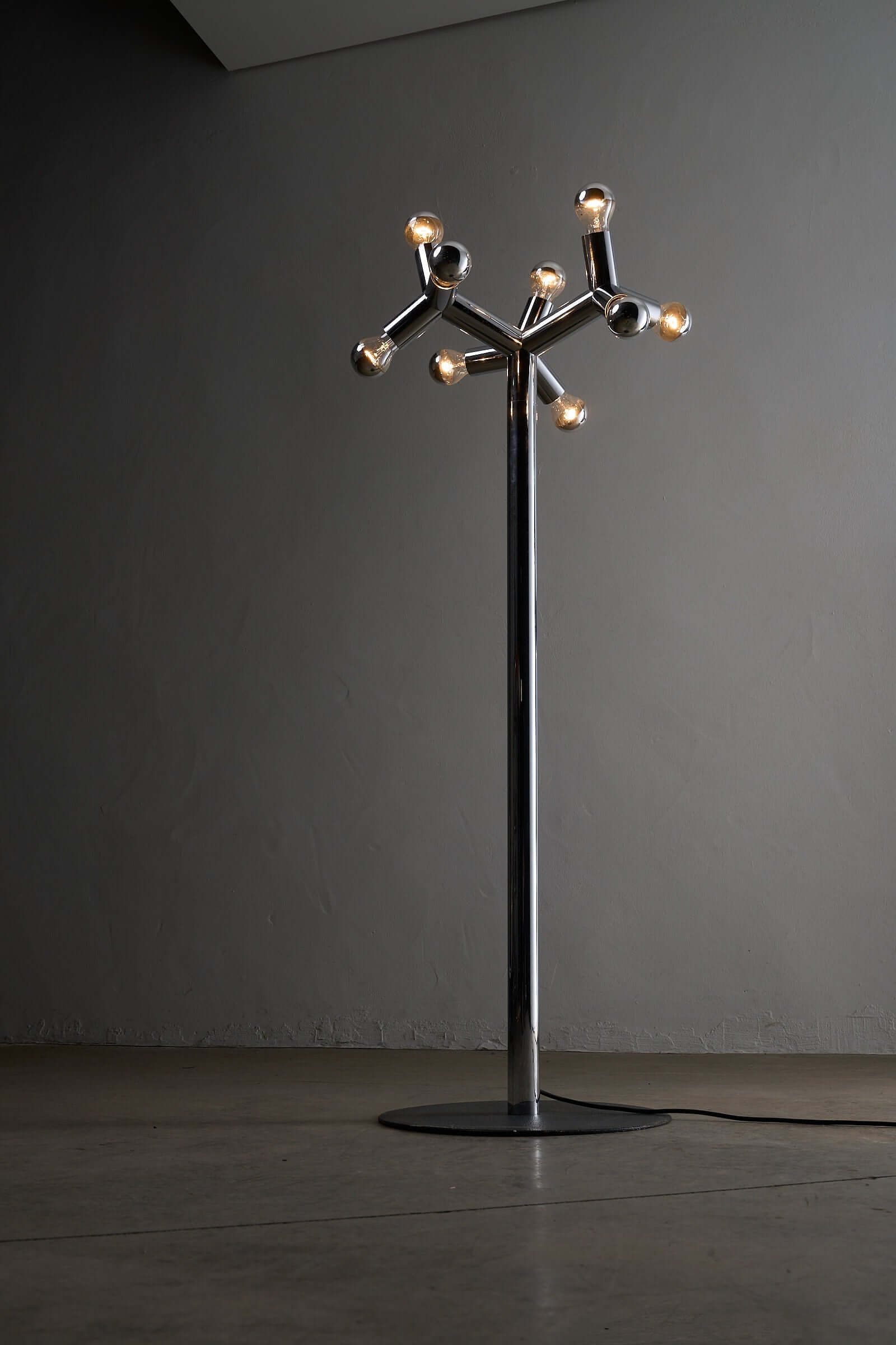 Space Age Atomic Floor Lamp showcasing a sculptural chrome design with multiple light bulbs, perfect for mid-century decor.