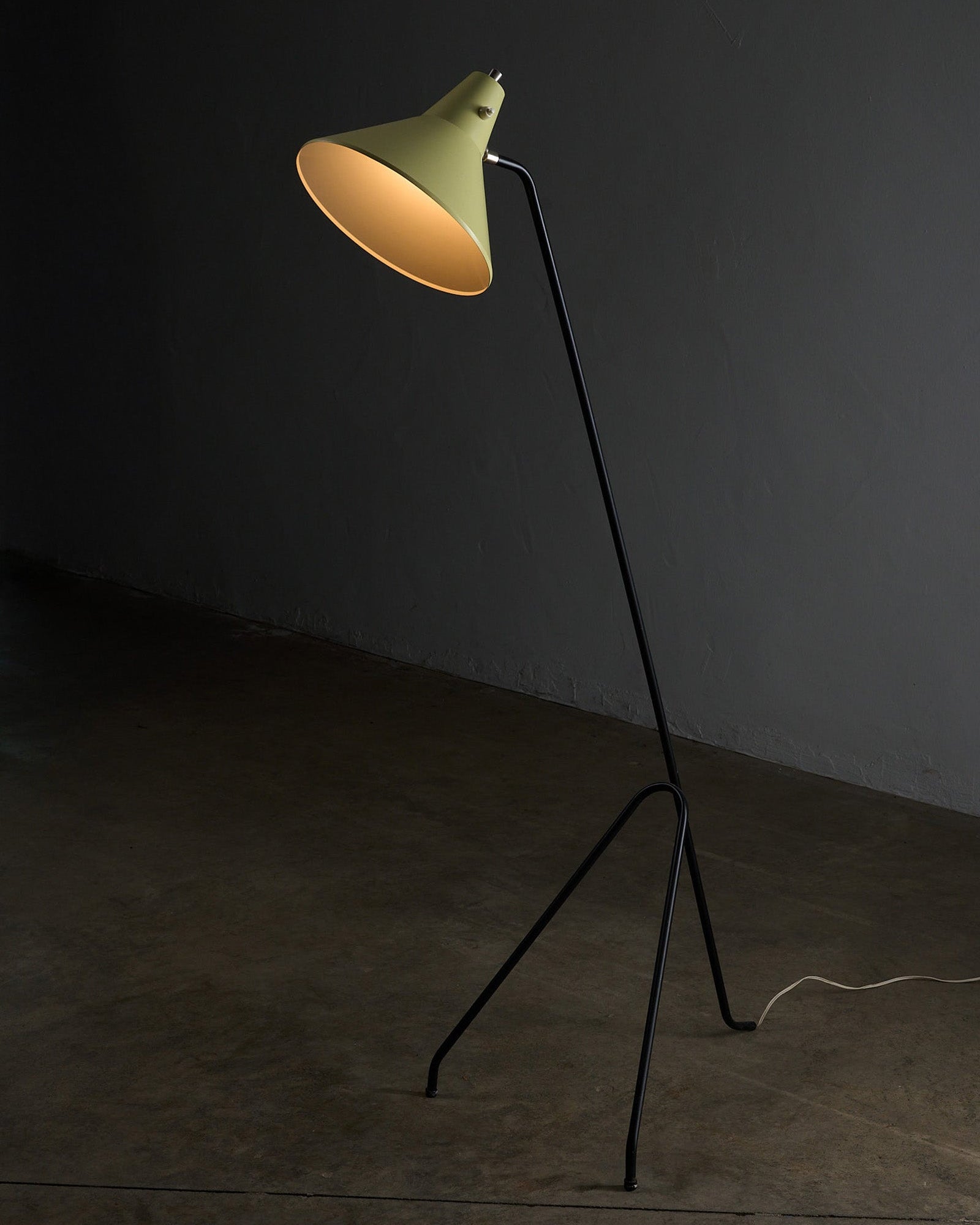 Grasshopper Tripod Floor Lamp by Willem van Doorn with yellow shade and black tripod base.