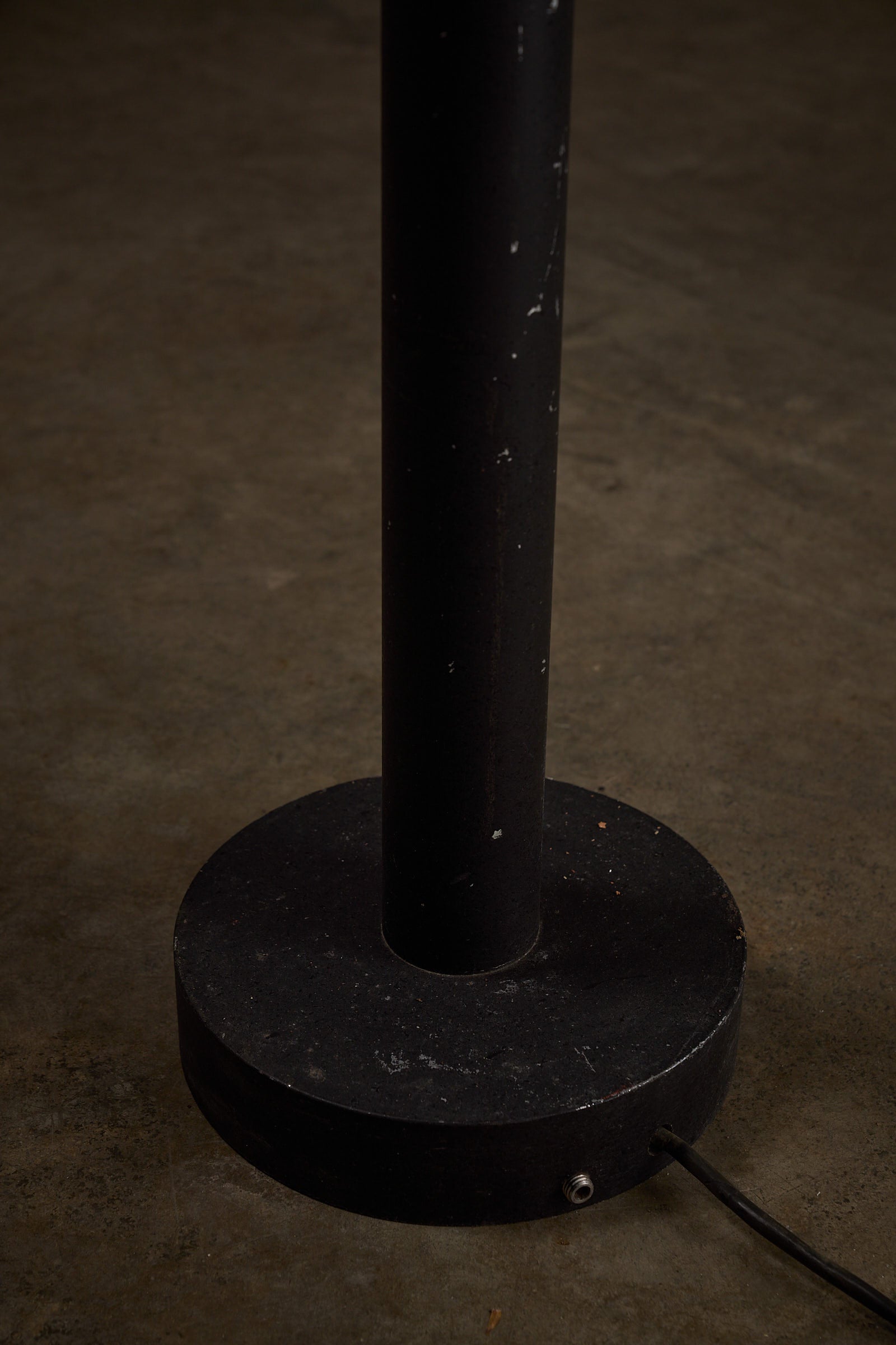 Outdoor Pole Lantern from Boom Bega close-up view of the matte black metal pole and weighted base.