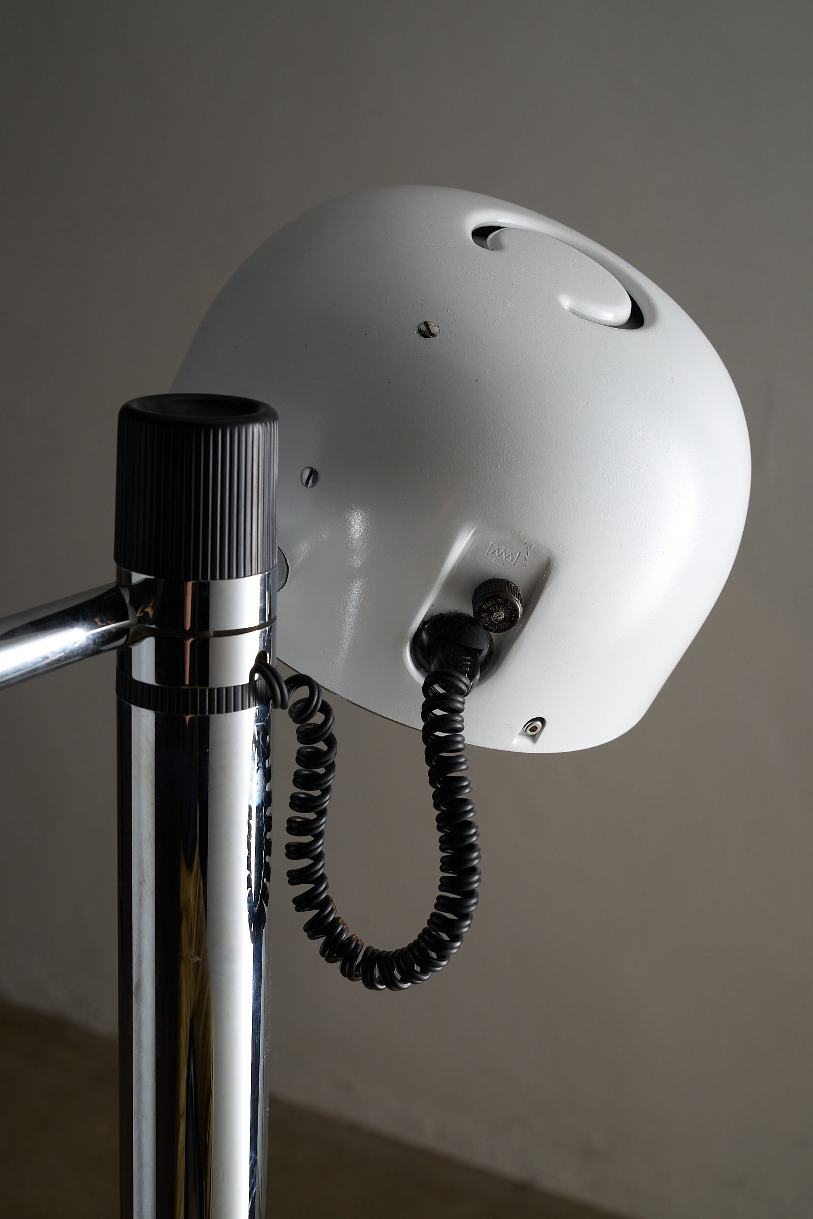 Chrome&White Floor Lamp by Enrique Franch for Metalarte Spain close-up view of the adjustable hemispherical shade.