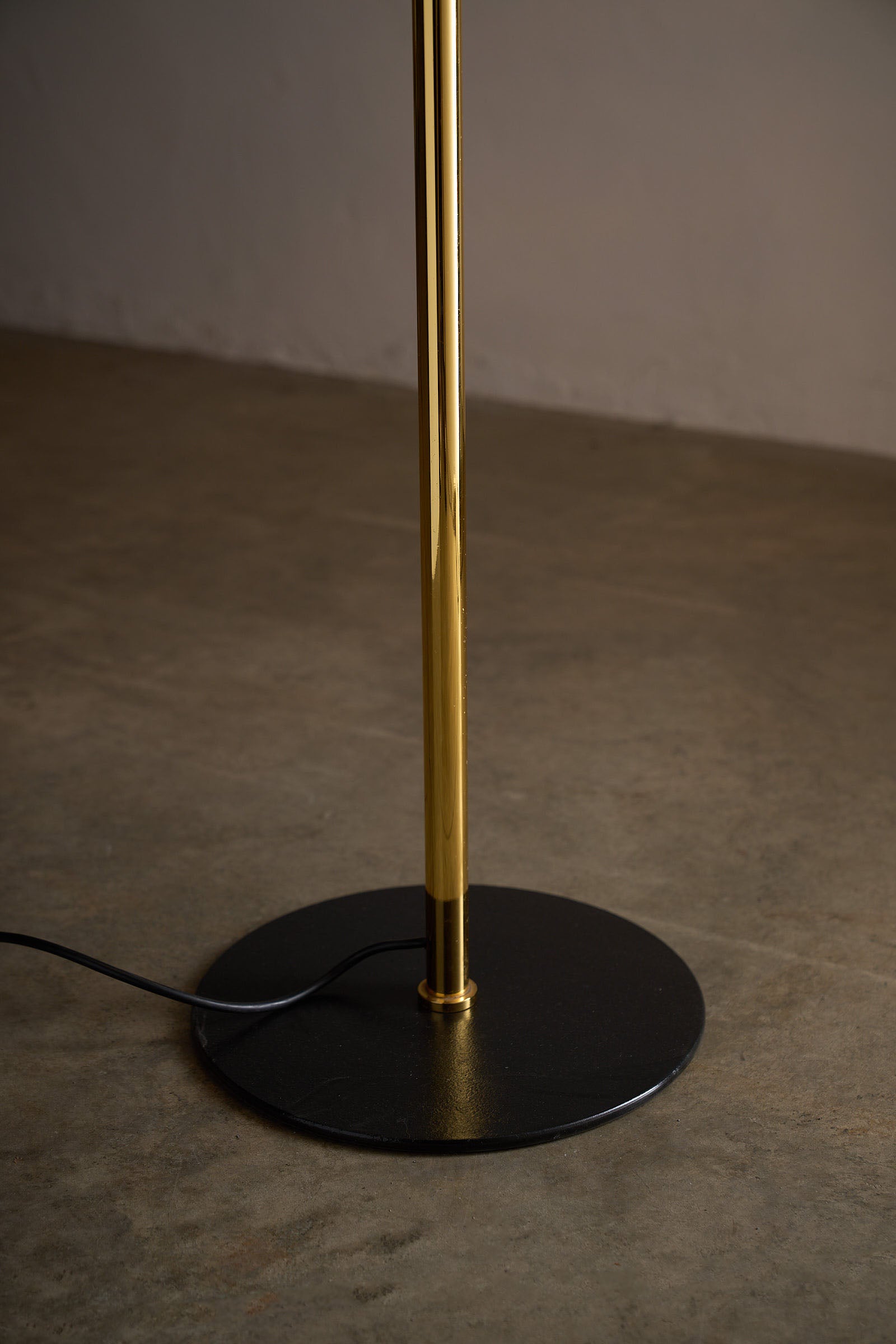 Large Sculptural Floor Lamp Executed in the design language of Gino Sarfatti base detail with polished brass and black base.
