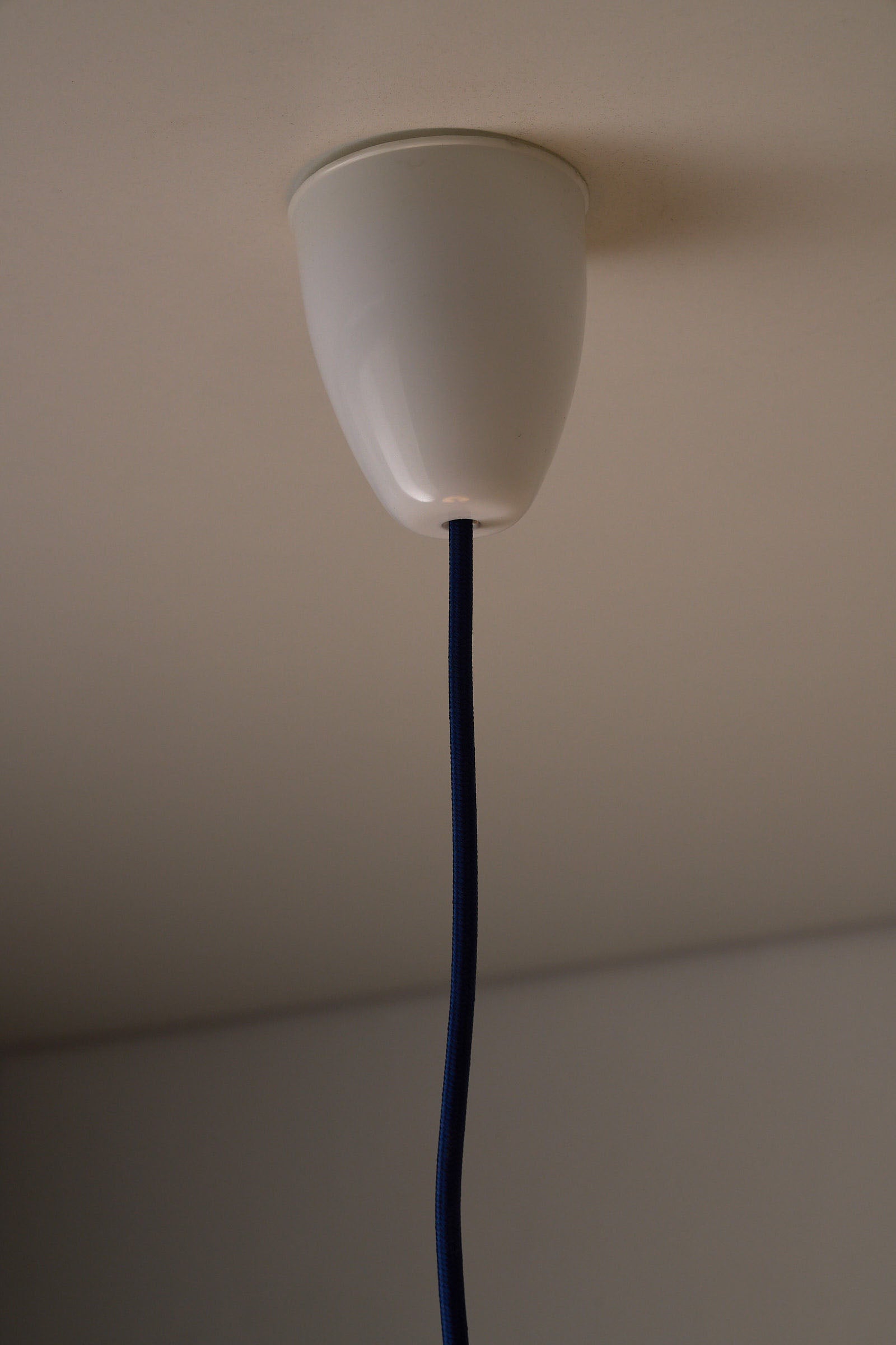 Ceiling mount for the Wila Minimalist Semi-Sphere Pendant Lamp with Chrome Detail, showing white fixture and blue cord.