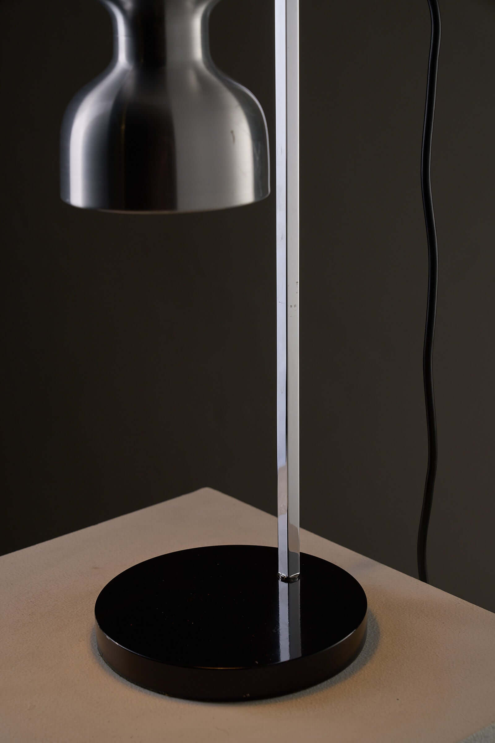 Desk Lamp Cosack Diabolo Shade in Aluminium showcasing a chromed-steel base and adjustable brushed aluminium shade.