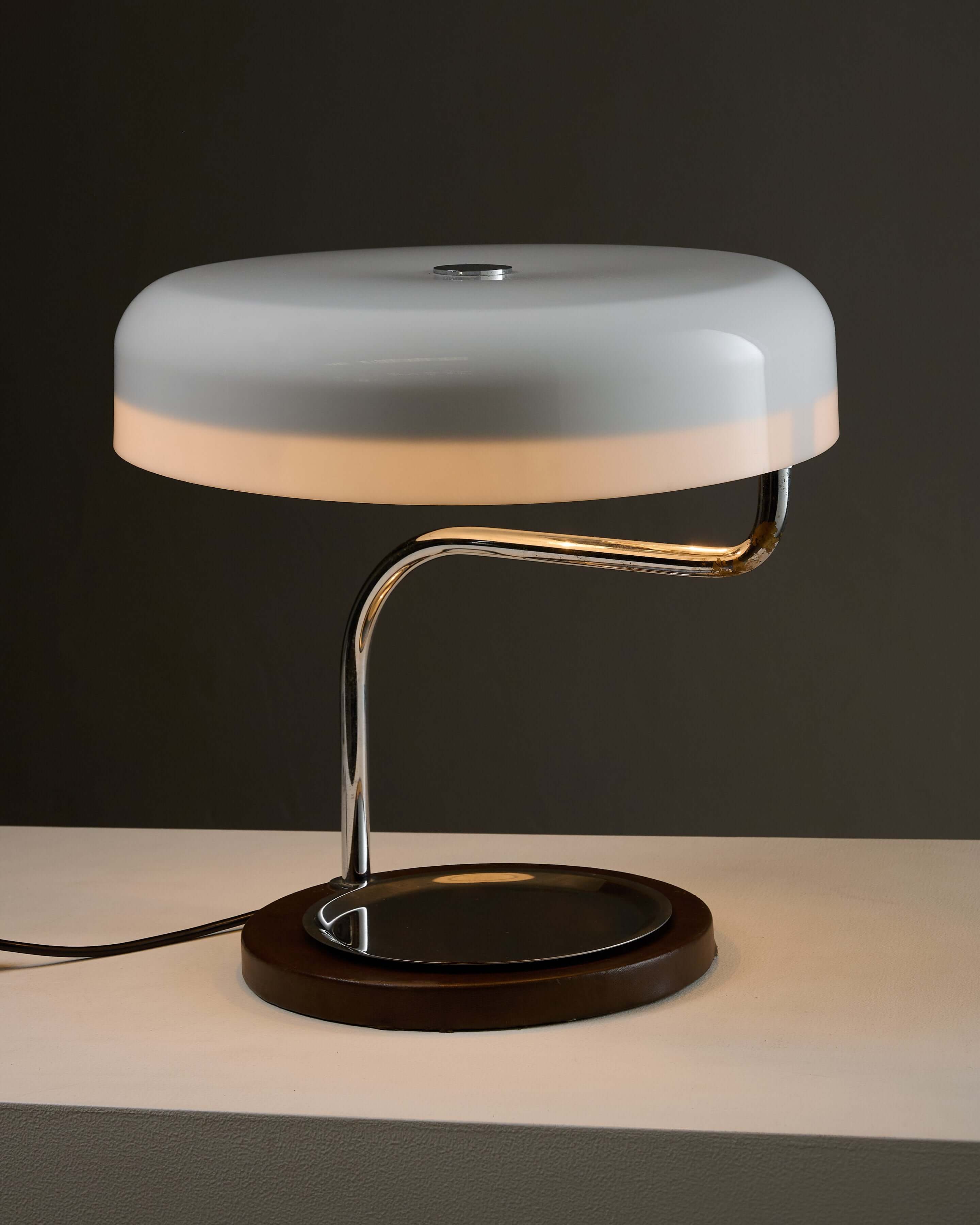 Metalarte Model 4817 Desk Lamp by Gaetano Scolari featuring a chrome arm and translucent shade.