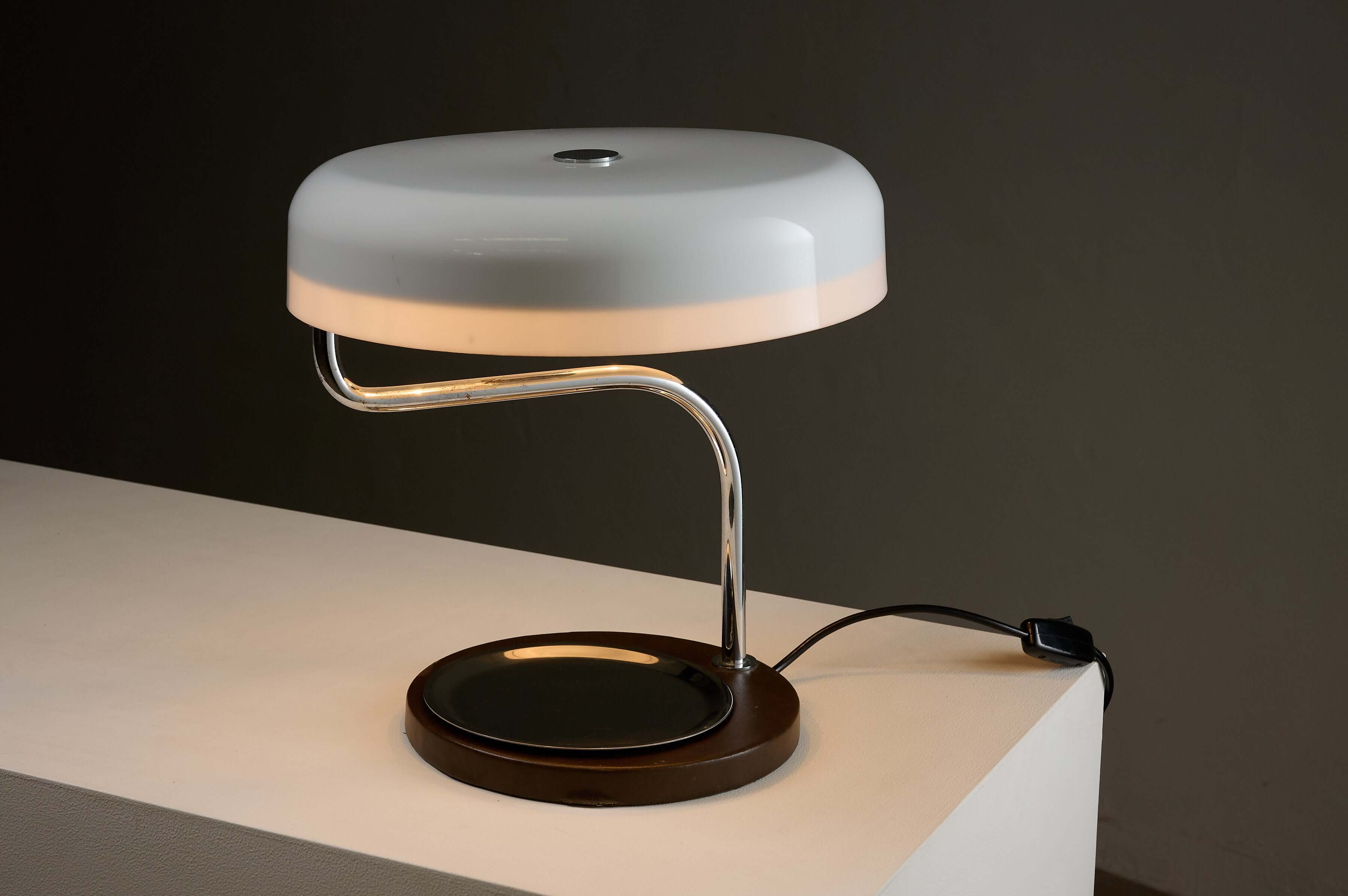 Metalarte Model 4817 Desk Lamp by Gaetano Scolari on a minimalist table with a sleek design.