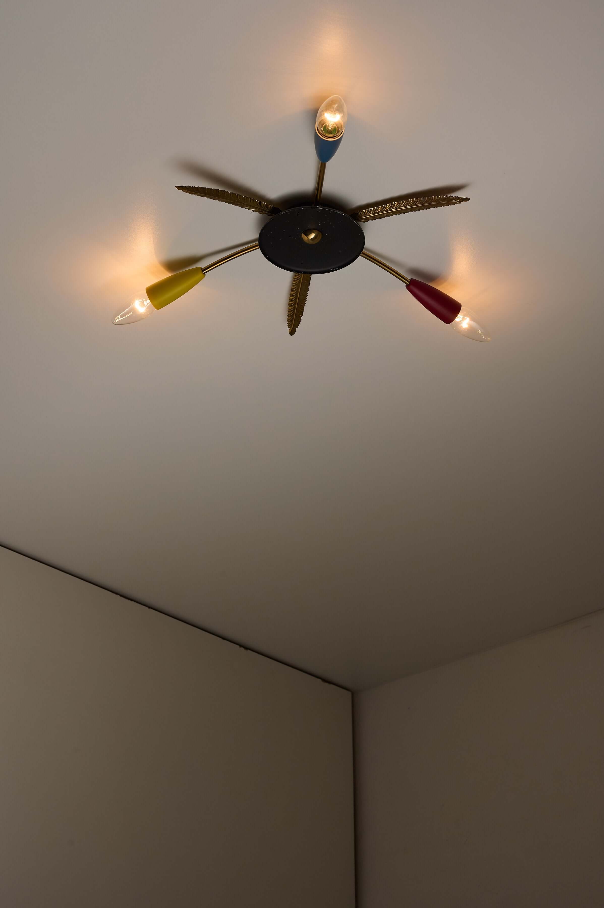 3-Arm Sputnik Ceiling Lamp with Brass Leaves featuring brass leaves and colorful cone socket lights.