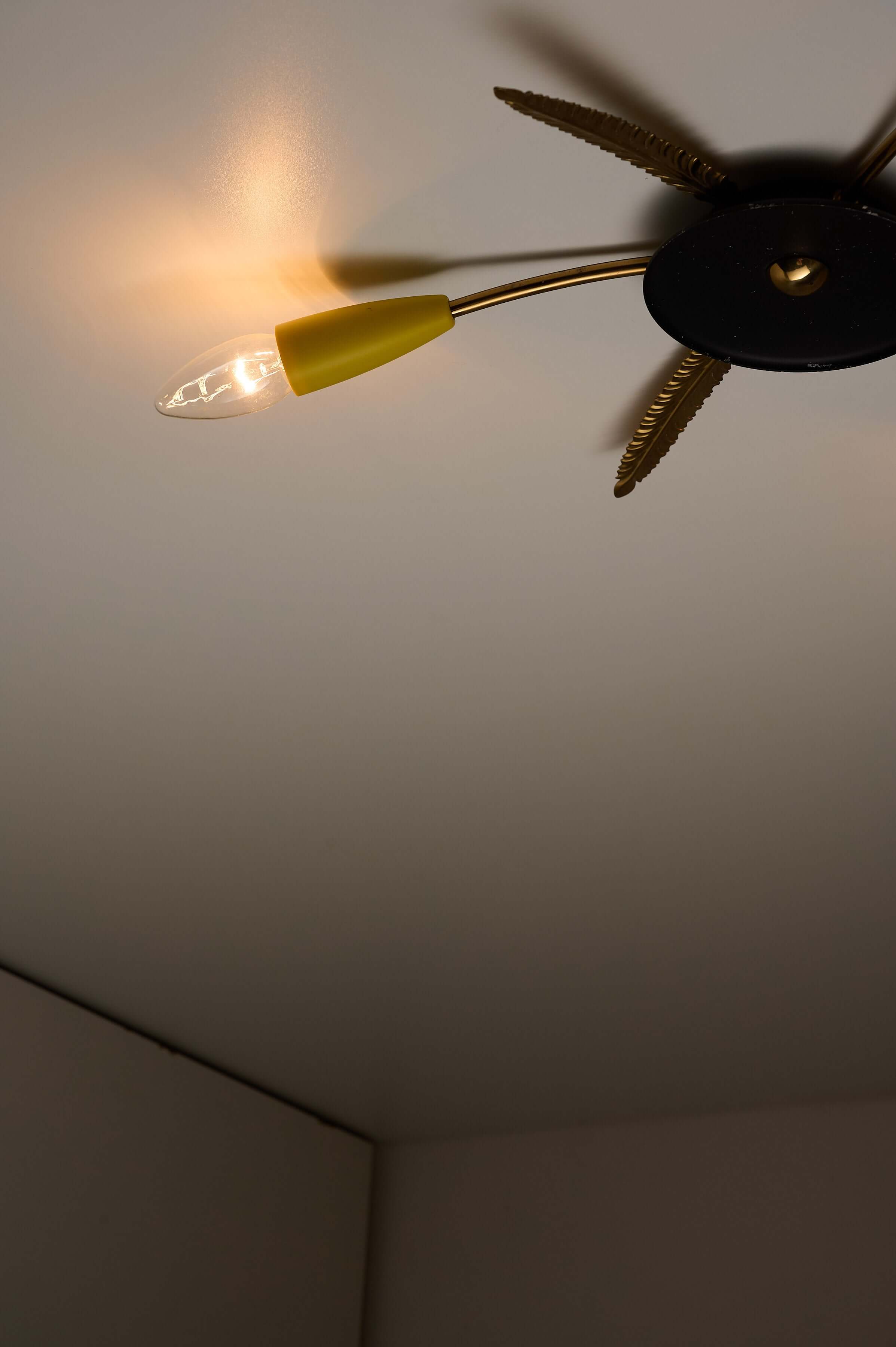 3-Arm Sputnik Ceiling Lamp with Brass Leaves featuring a yellow cone socket and brass feather details.