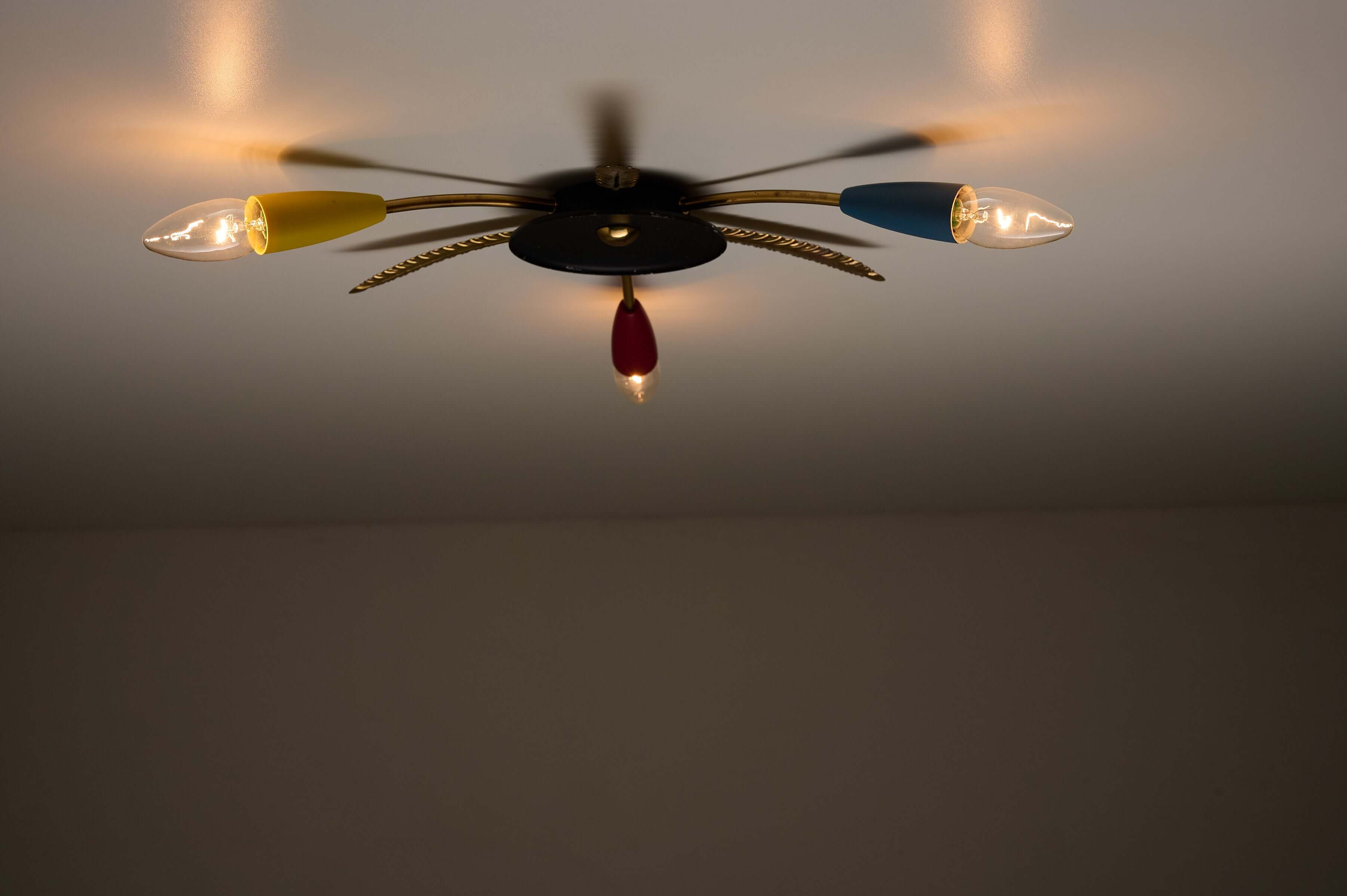 3-Arm Sputnik Ceiling Lamp with Brass Leaves featuring colorful metal cone sockets and feather details.