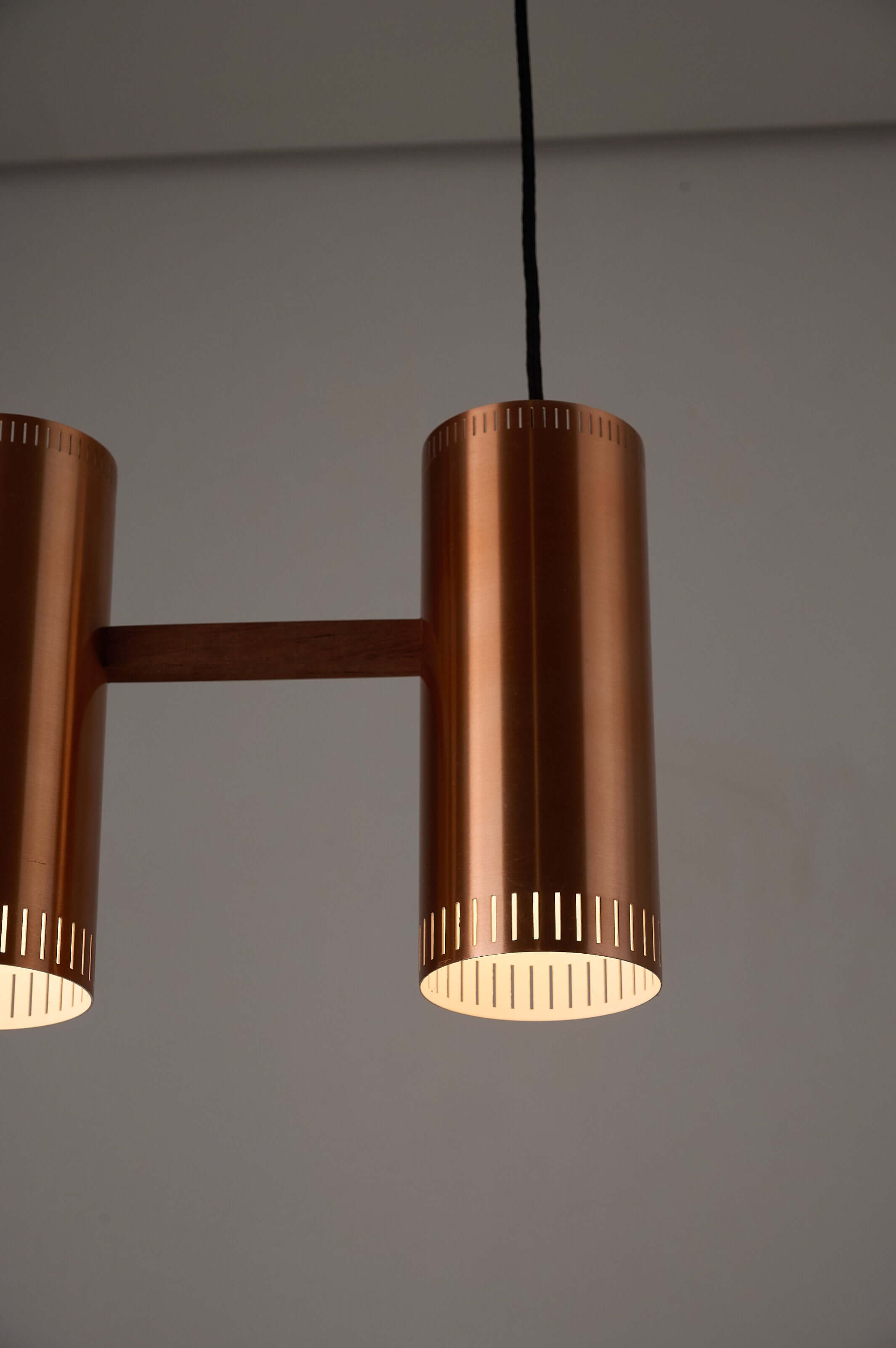 Copper "Cylindre III" 3-Light Linear Pendant by Jo Hammerborg for Fog & Mørup, 1960 close-up view.