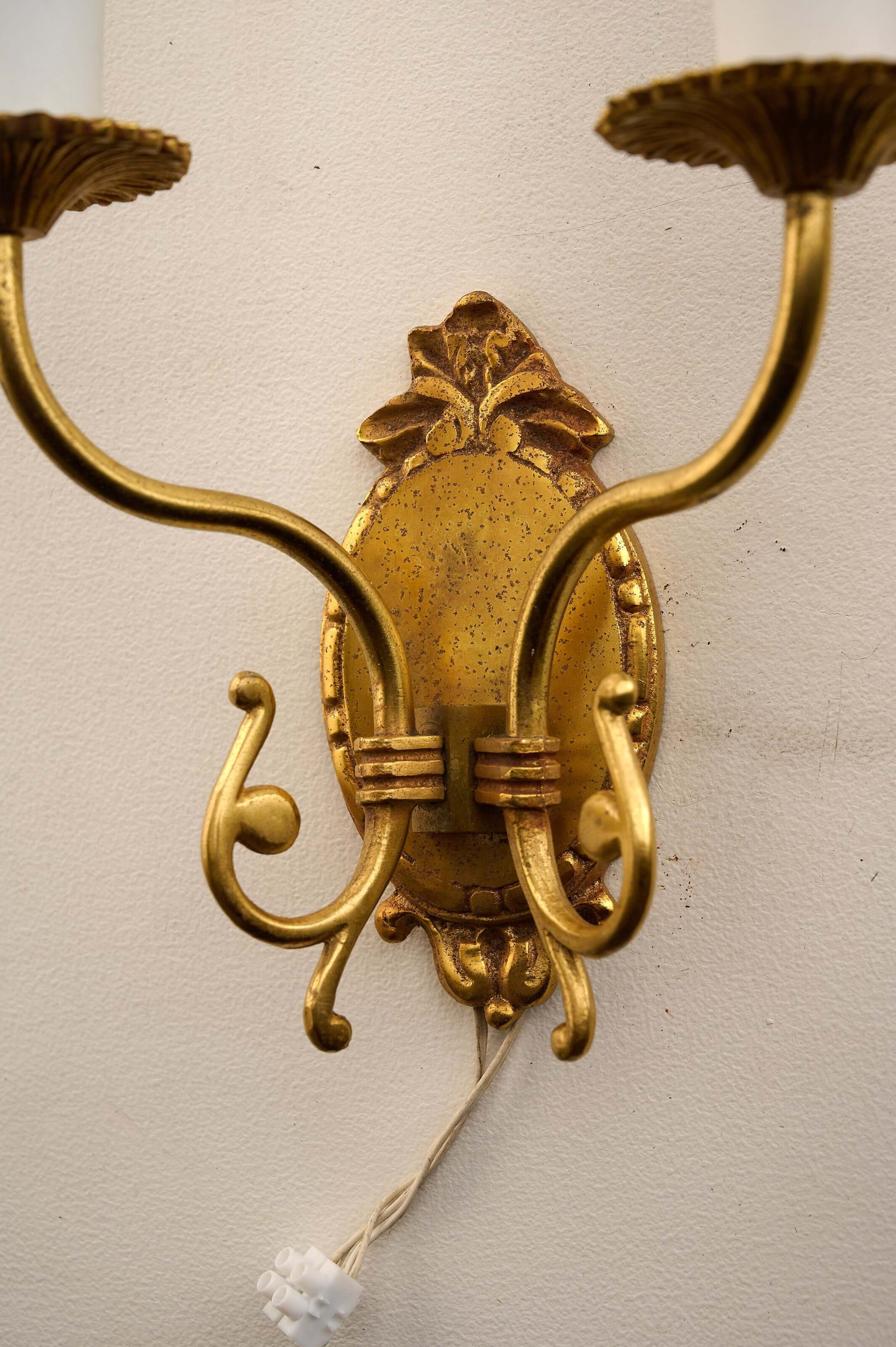 Flemish Baroque Style Brass Wall Sconces Classic featuring an ornate oval backplate and smooth S-curve arms.