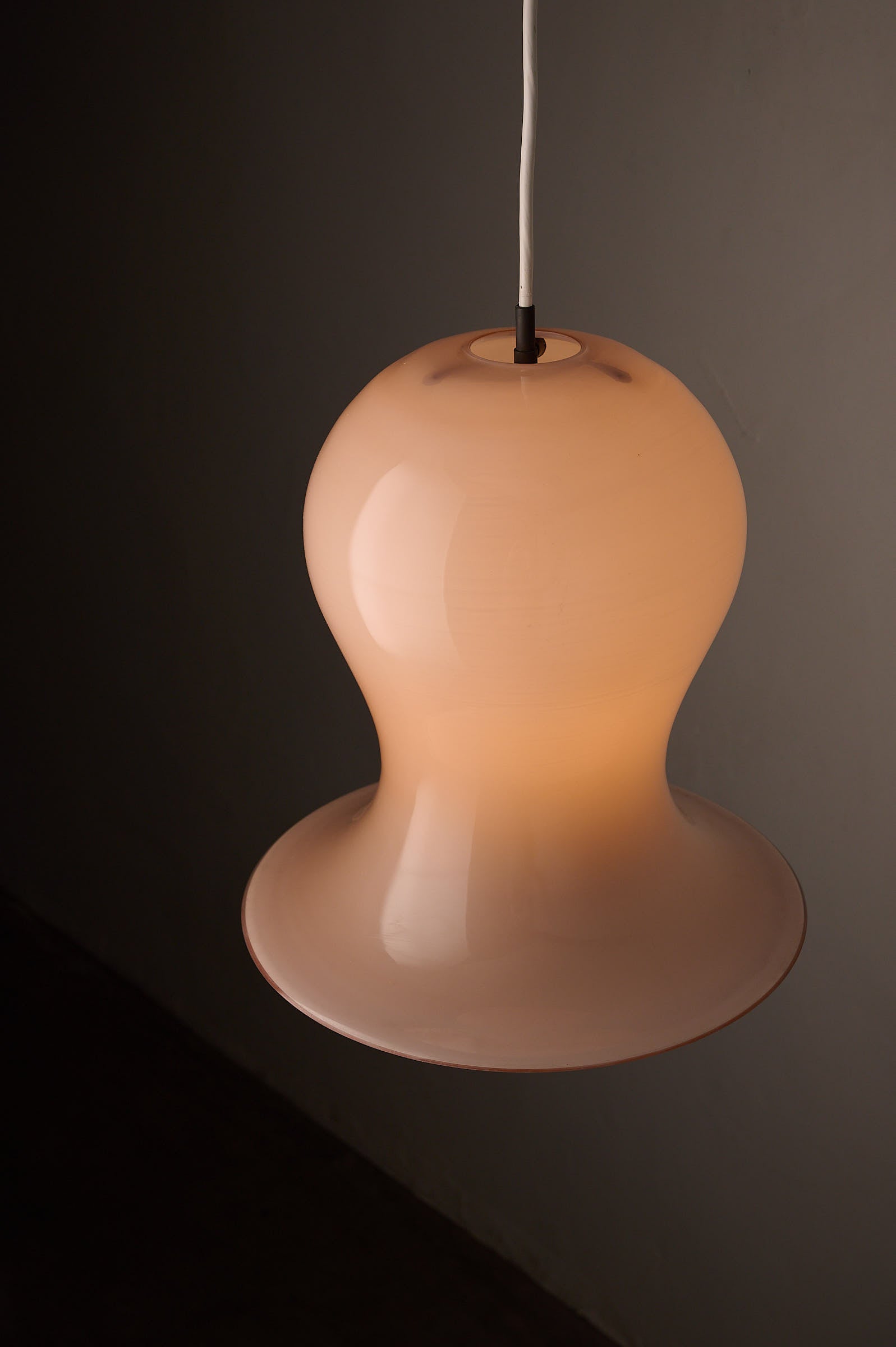 Bell-Shaped Glass Pendant in Dusty Rose, 1970s hanging lamp with rounded, tapered silhouette in soft glass.