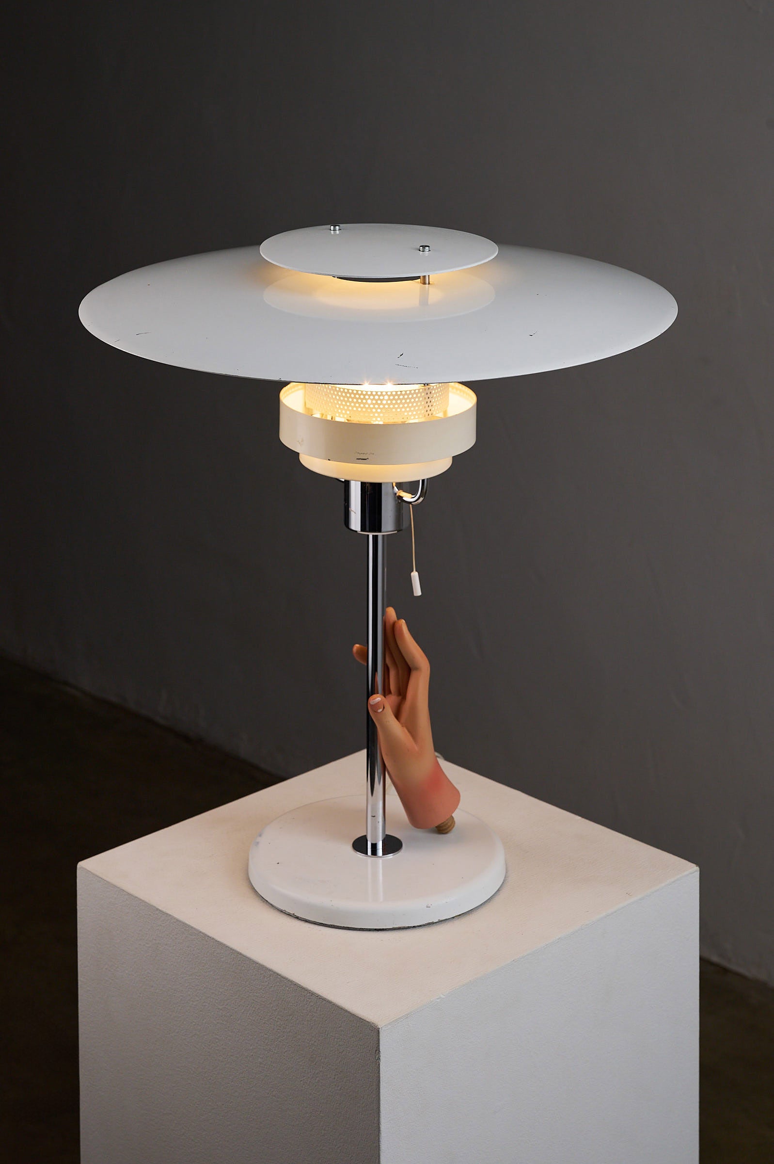 Aurora' White Lacquered Metal Table Lamp by Olle Anderson for Boréns, showcased with unique hand design and tiered shade.
