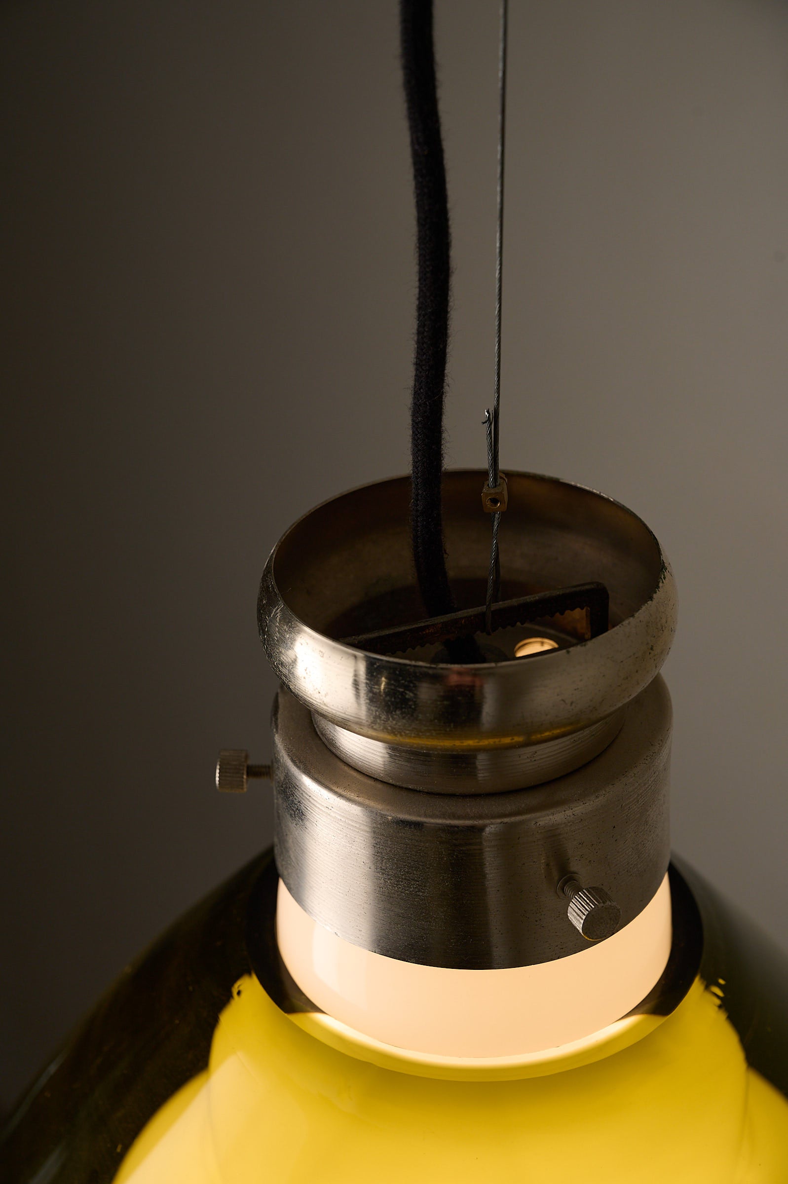 Space Age Blown Glass Pendant Lamp by Vistosi, Italy, 1970s close-up of the brushed aluminum collar and glass core.