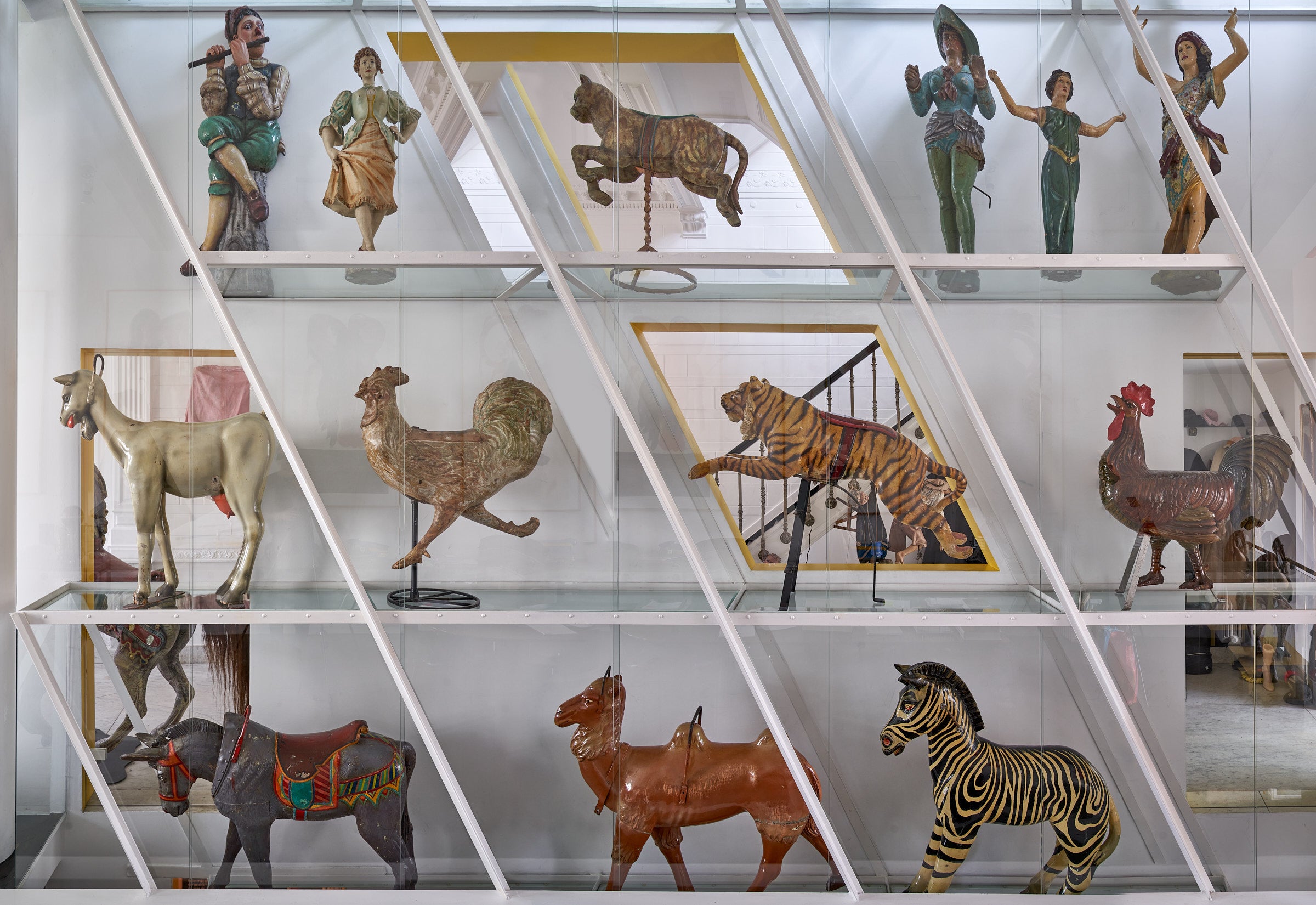 CF-AM-antwerp-Carousel-Figure_02.jpg