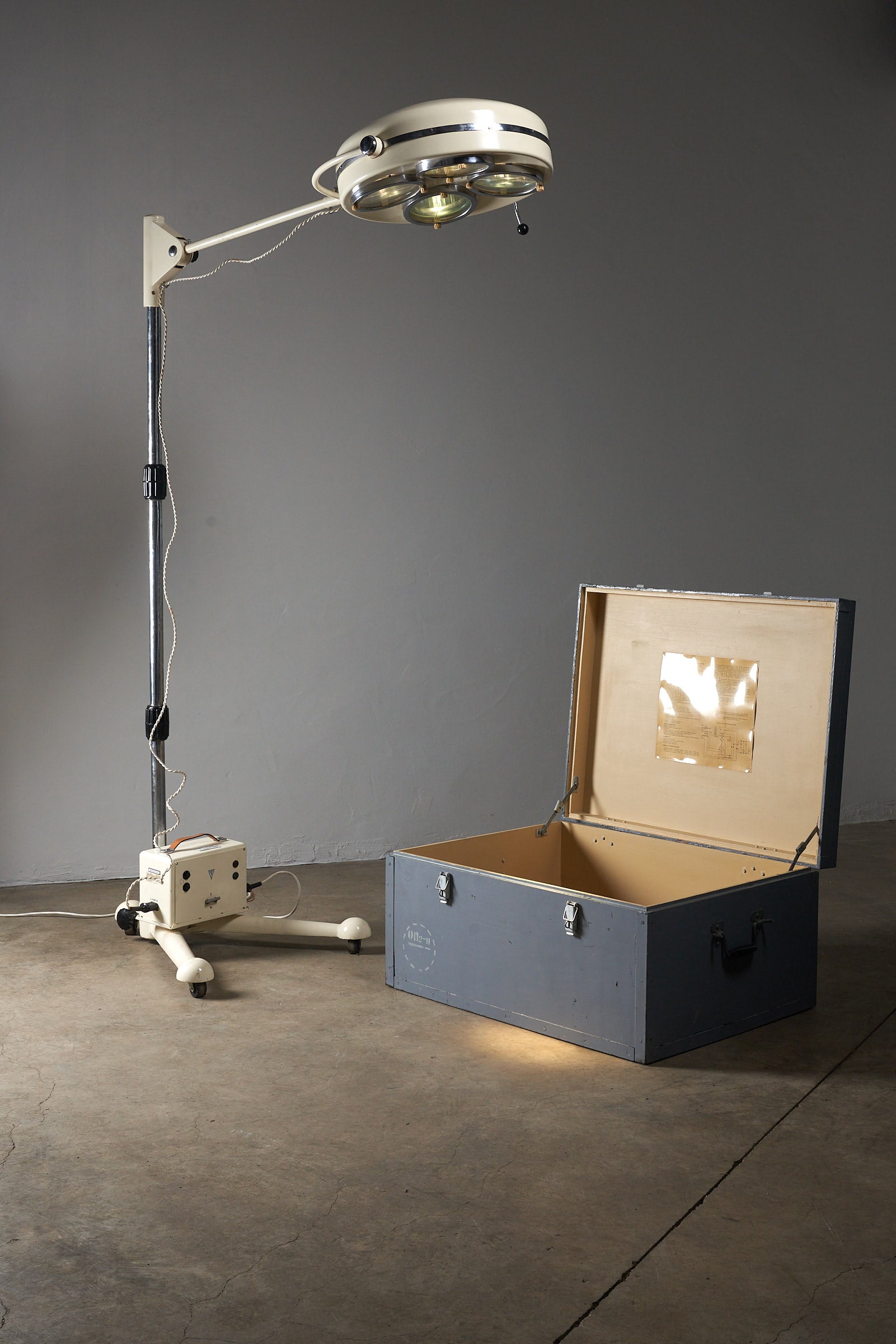 Medical Floor Lamp with Crate