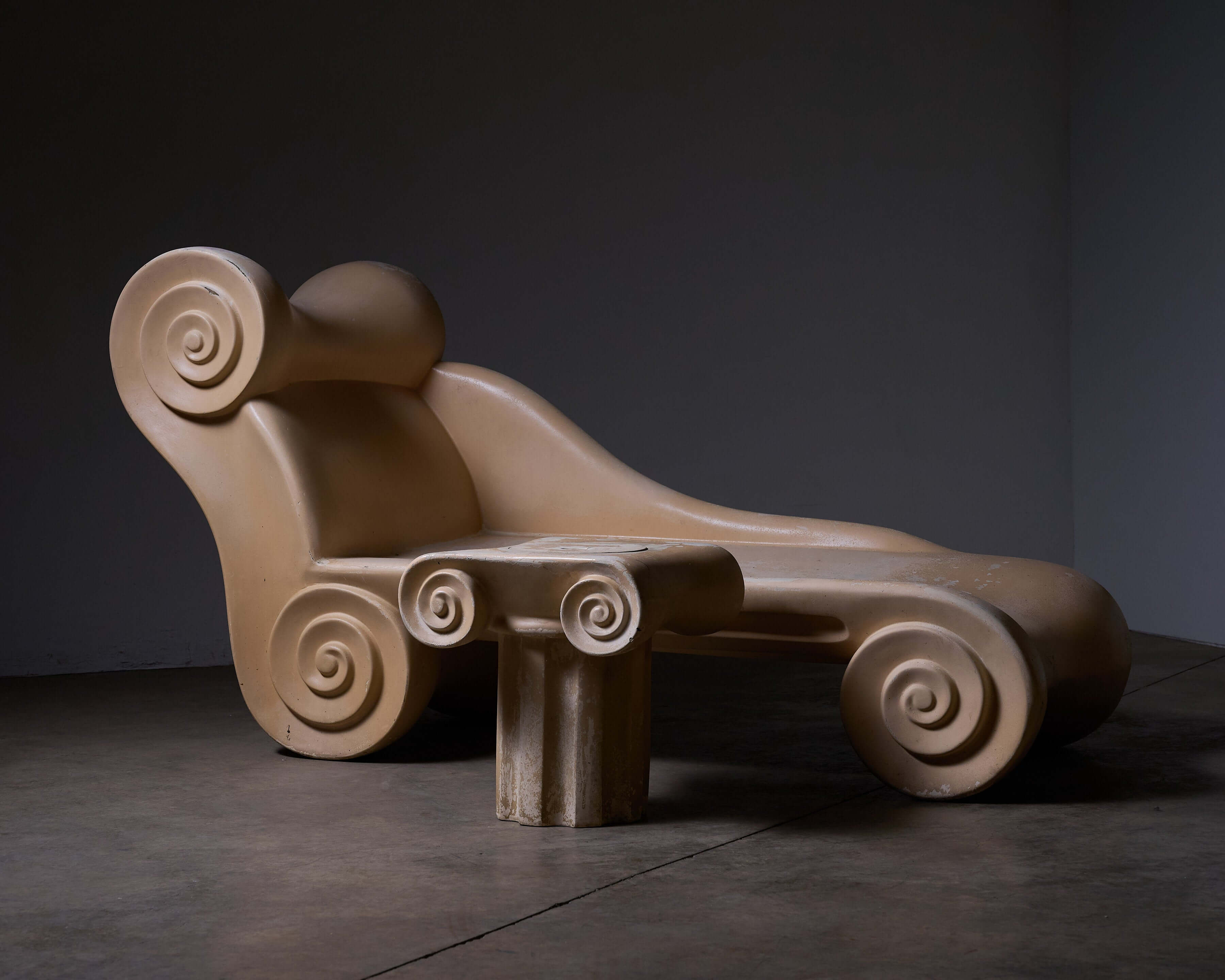 Ionic Column Chaise Longue, a 1980s Postmodern sculptural chaise longue for sale, suitable for delivery or pick-up in Antwerp.