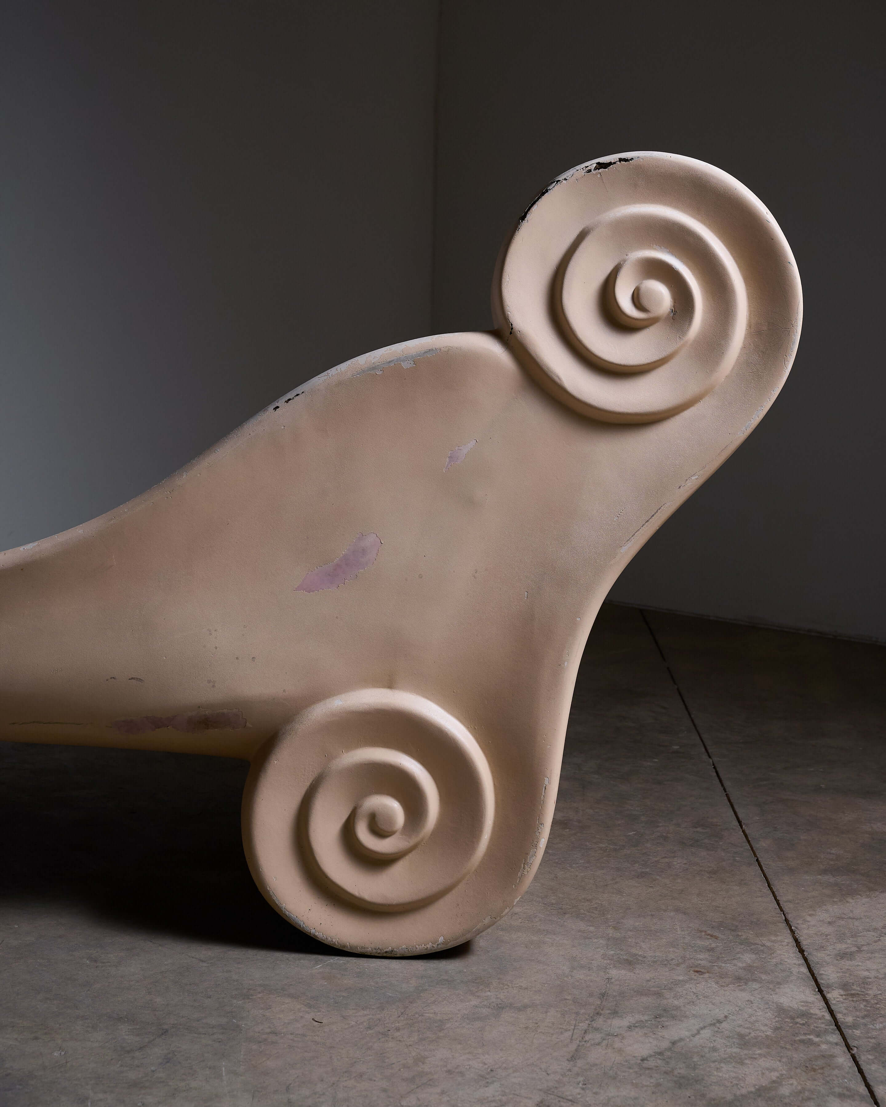 Ionic Column Chaise Longue close-up showing its sculptural design and curved details from the 1980s.