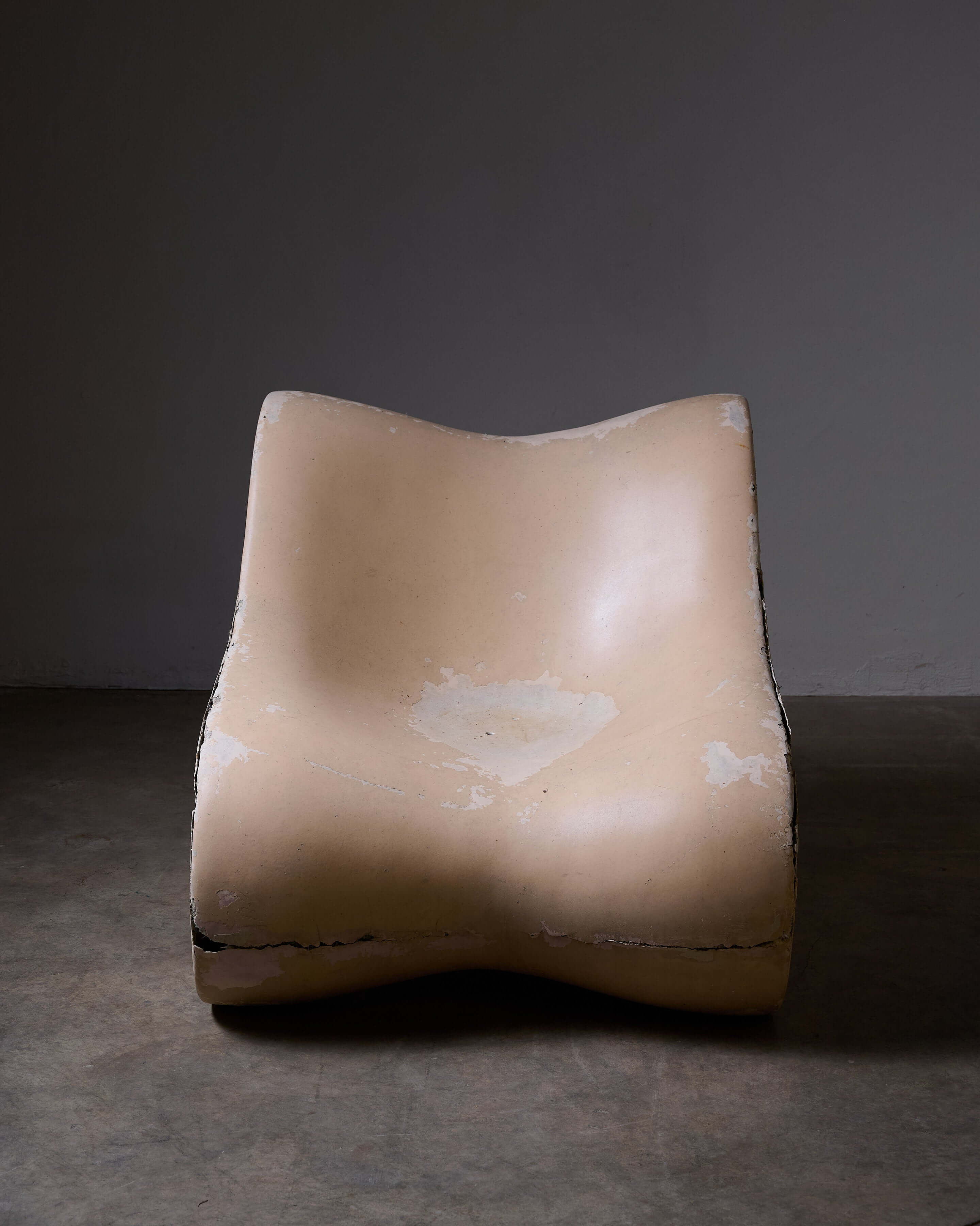 Minimalist design of the 'Capitello' Chair, inspired by the ruins of the Acropolis, available for worldwide delivery.