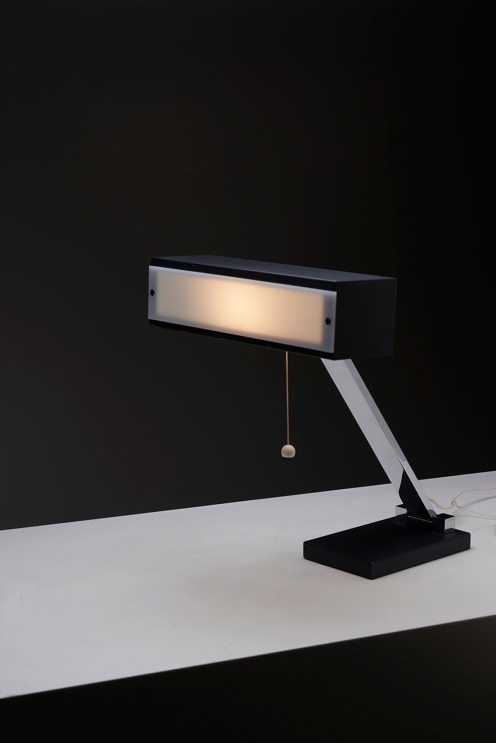 Well-built Table Lamp